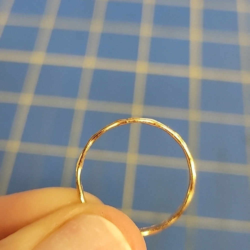 Square Design All Around Gold Tone Ring Band Size 7